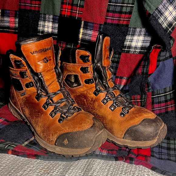 Vasque St. Elias GTX hiking boot size 7 women’s. Worn but lots of life! - Picture 2 of 6